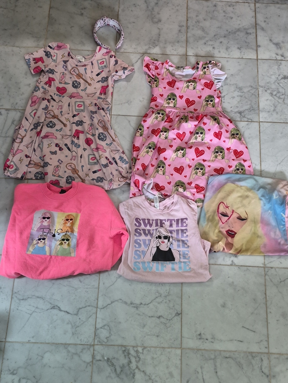 Pink 'Swiftie' Graphic Kids Tops & Dresses Set